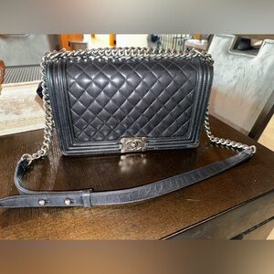 Chanel (S19) (new medium) boy bag - black caviar leather with silver hardware